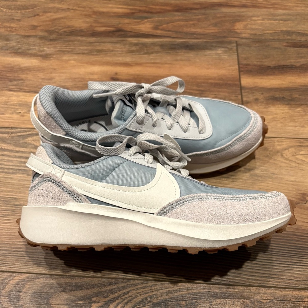 Nike Waffle Debut Women’s size 6 NEW IN BOX!